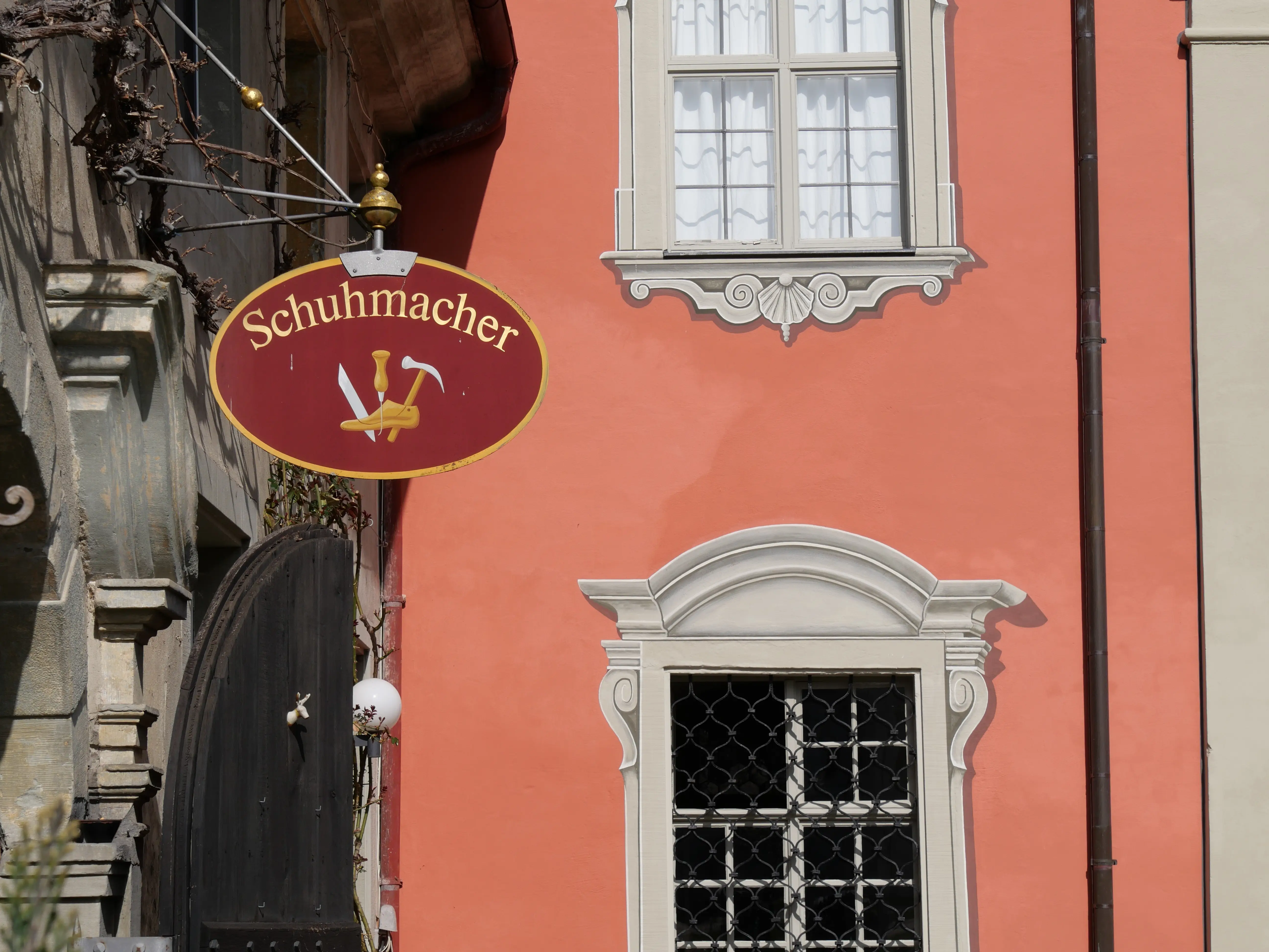 Wer bei dem Ausflug Probleme mit seinem Schuhwerk bekommen hat, kann direkt zum Schuhmacher des Schloss Salem gehen.