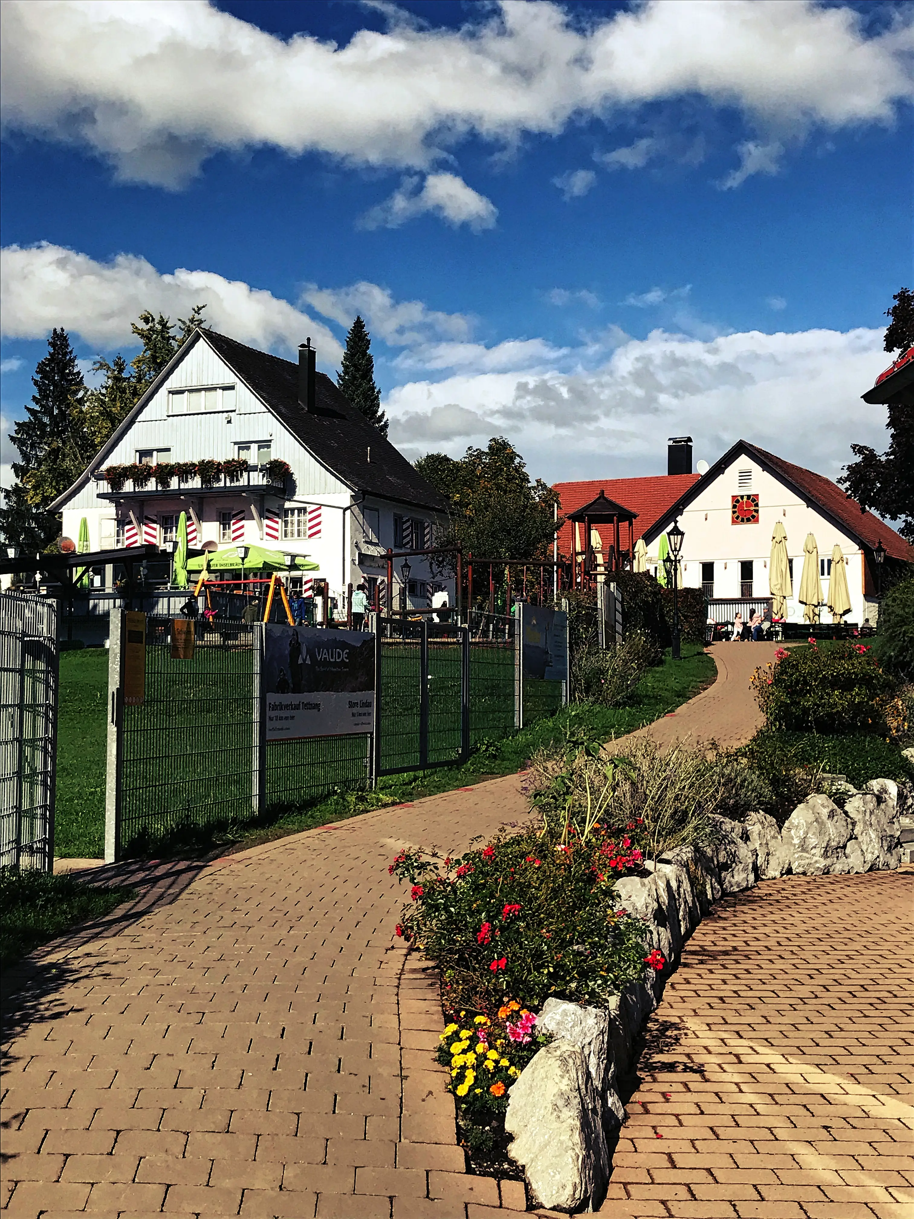 Auf dem Campingplatz Gitzenweiler Hof befindet sich auch ein eigenes Restaurant.