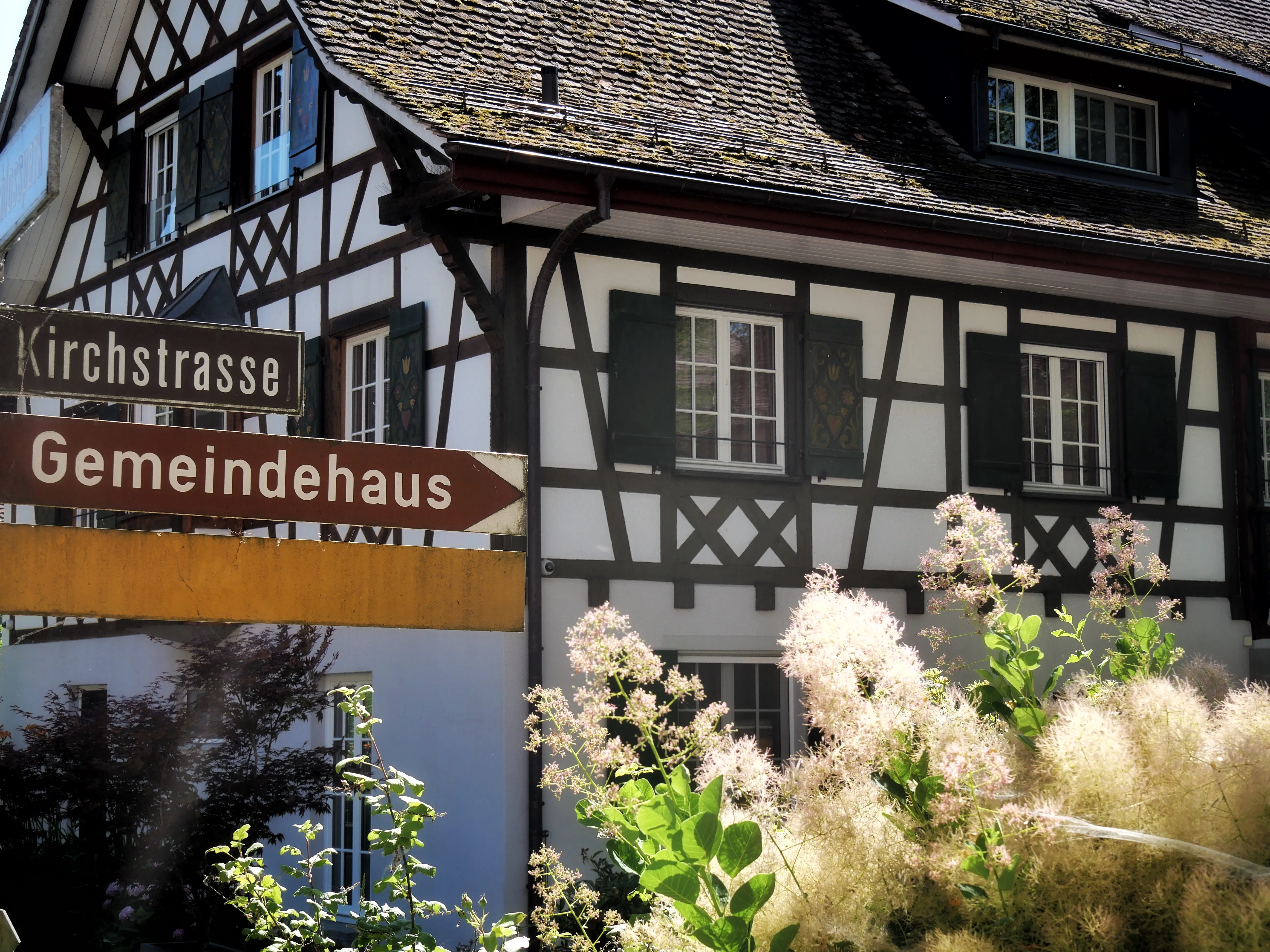 Als Reiseblog für den Bodensee empfehlen wir einen kleinen Ausflug in das Schweizer Örtchen Gottlieben.