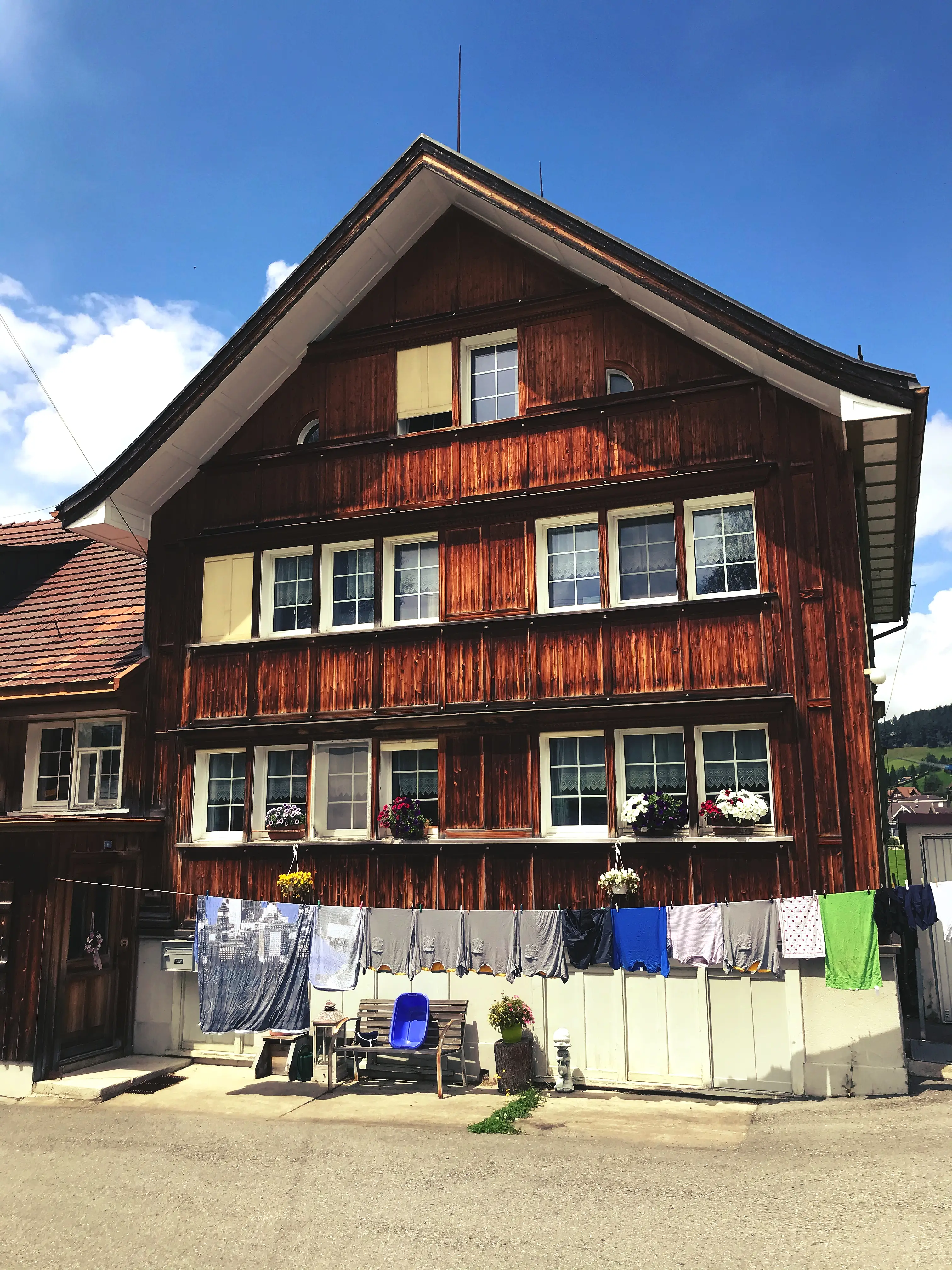 Auf dem Weg Richtung Rietli im Appenzell kommt man an wunderschönen Bauernhäusern vorbei.