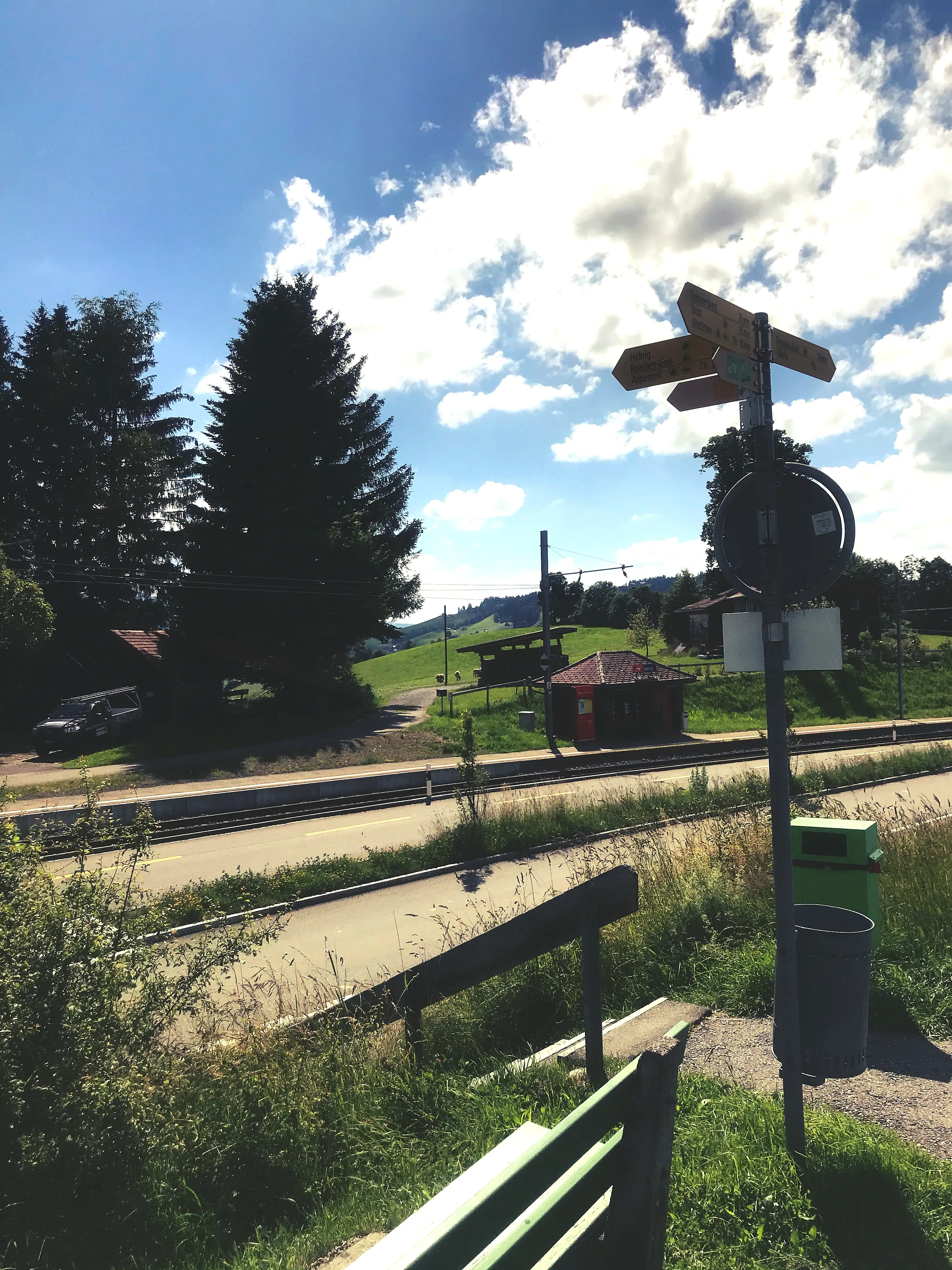 An der Haltestelle Hebrig schlagen die Localsbodensee dann wieder den Weg Richtung Buechen-Gais ein.