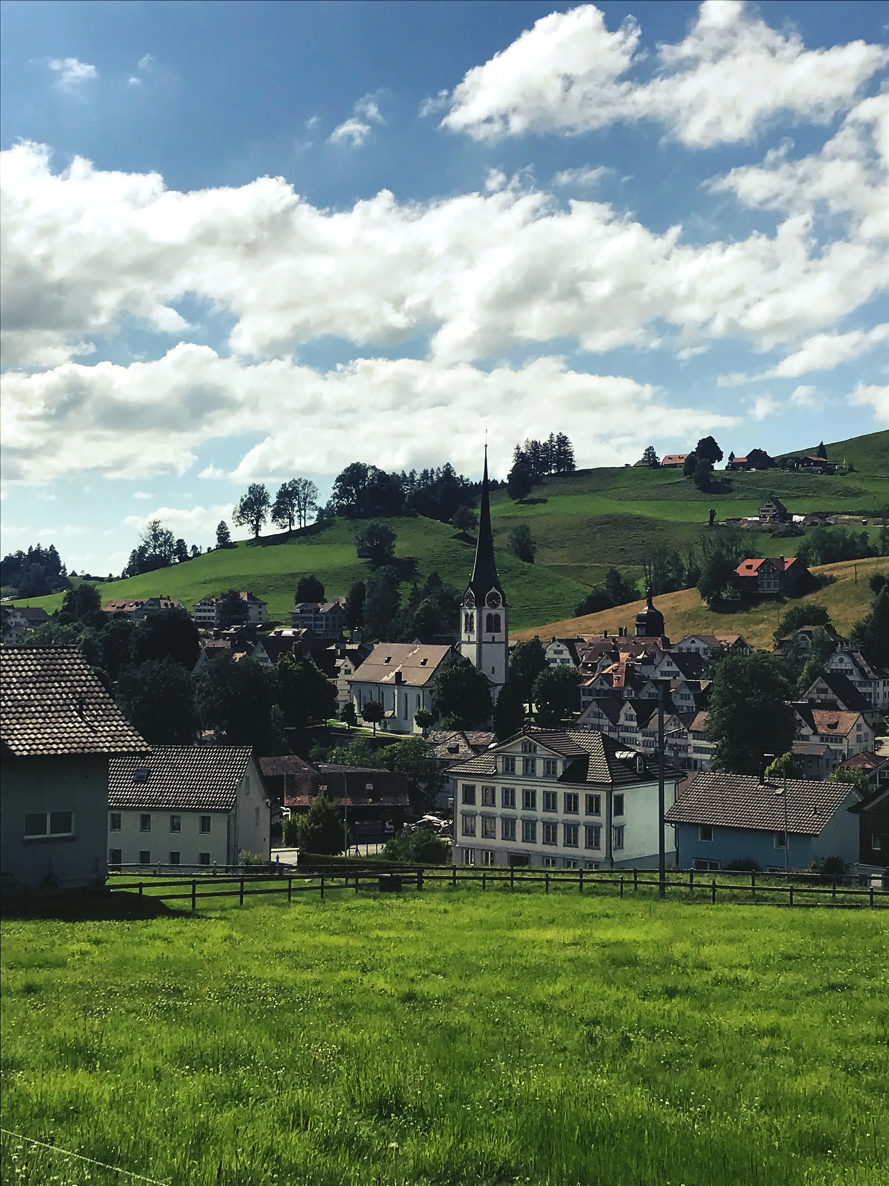 Zum Ende der Tour kommen die Localsbodensee wieder im Ortskern von Gais im Appenzell an.