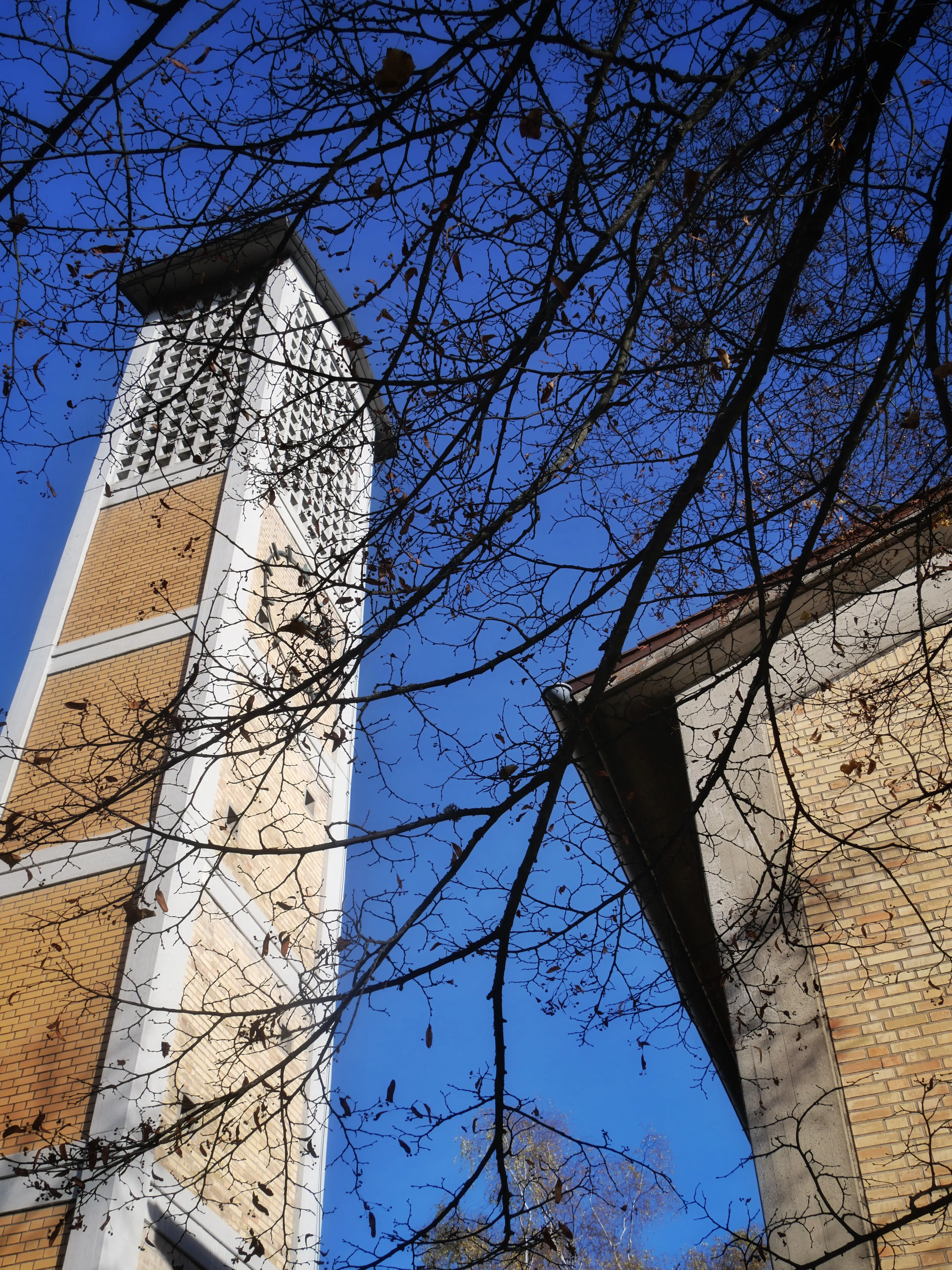 Die Kreuzkirche in Konstanz entspricht dem Stil des Bauhauses.