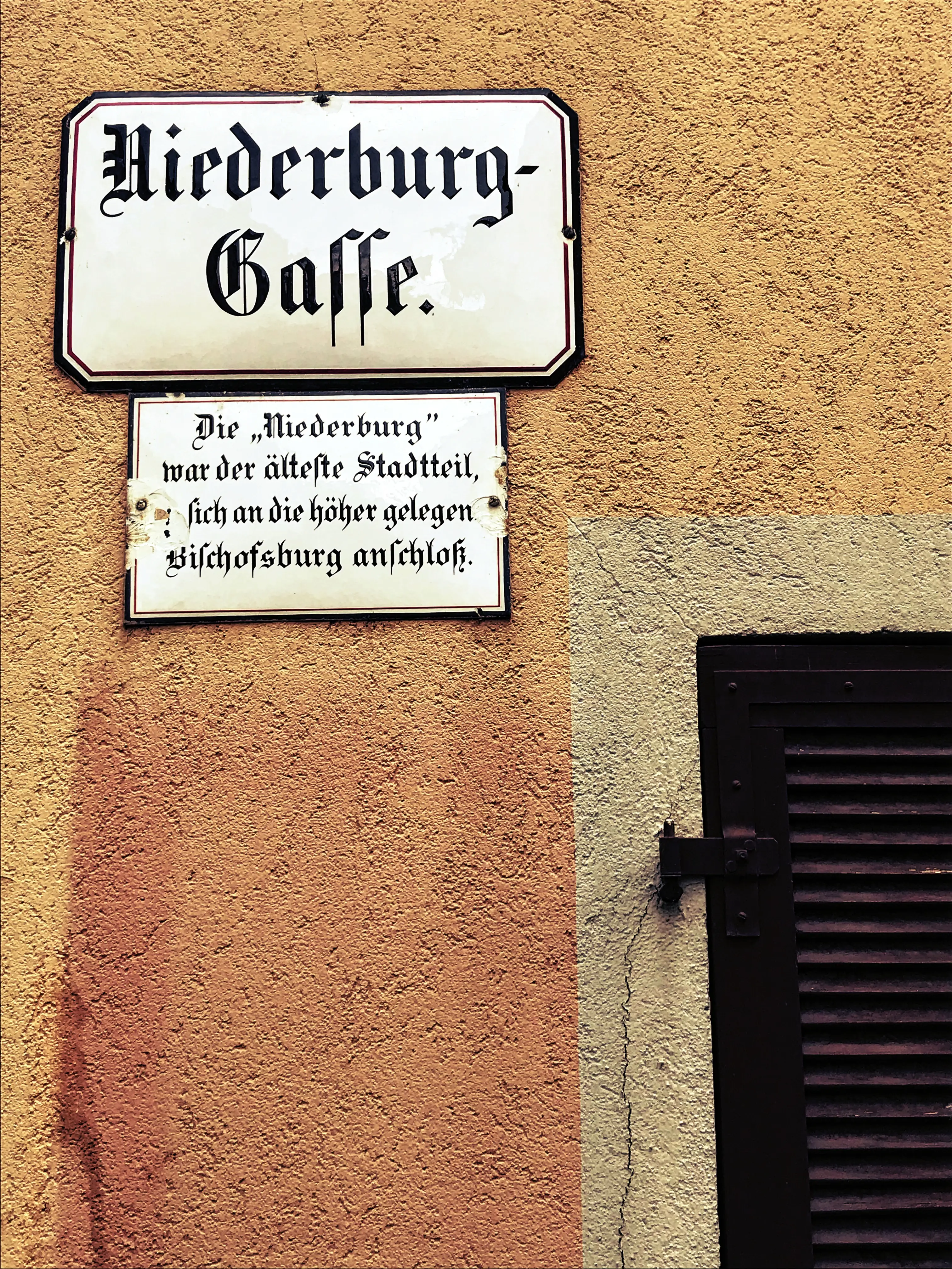 Die Niederburg ist der älteste Stadtteil von Konstanz und schließt direkt an das Münster an.