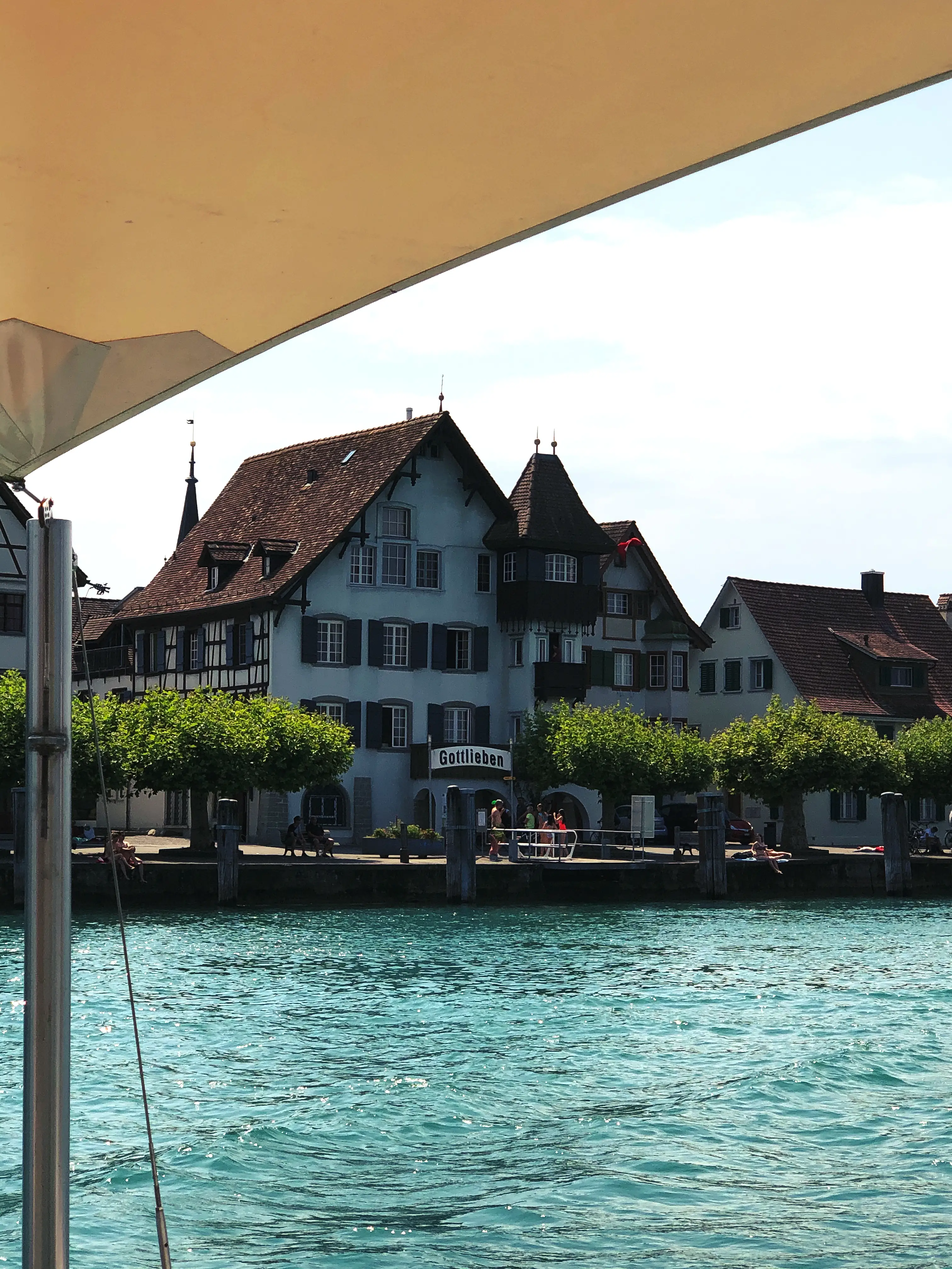 Das kleine schweizer Örtchen Gottlieben können die Localsbodensee ebenfalls von der Wasserseite aus betrachten.