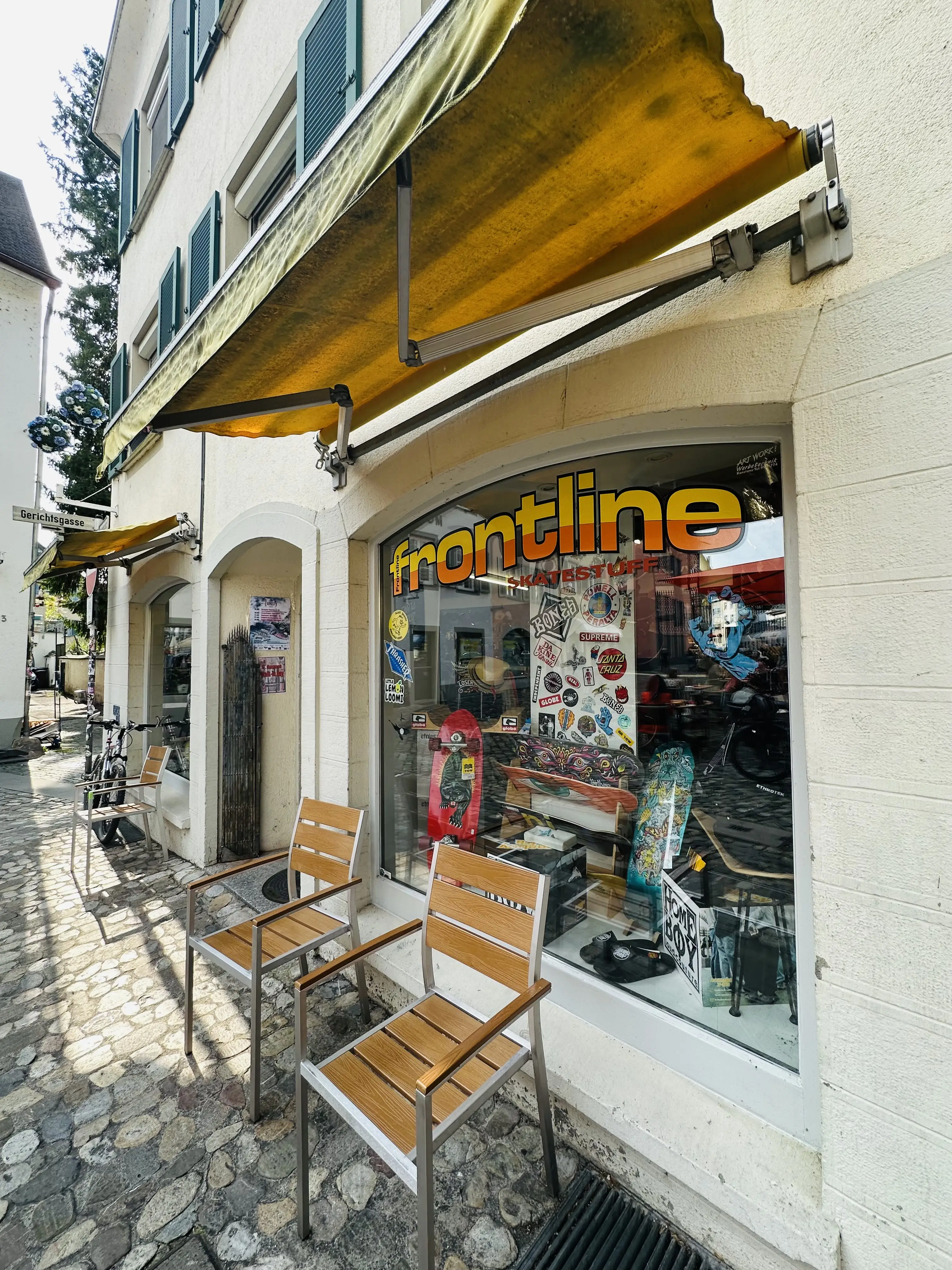 Der Skatehsop Frontline in Konstanz ist eine Institution der Skateszene und ideal für alle, die am See mit Longboard oder Skateboard cruisen wollen.