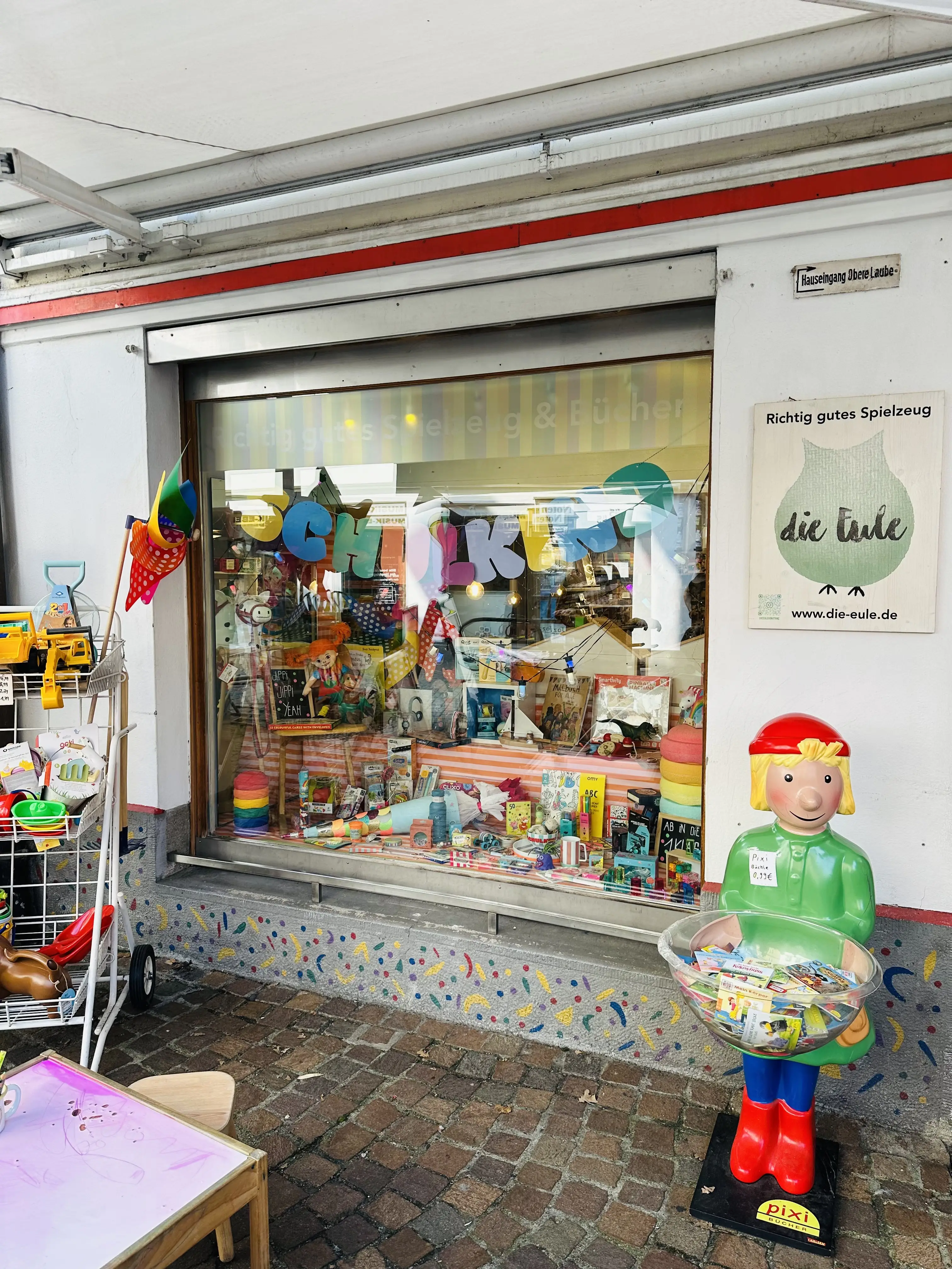 In der Konstanzer Altstadt gibt es viele Läden zum gemütlichen Shoppen - auch für Familien mit Kindern. Die Eule in Konstanz ist zum Beispiel ein tolles Spielwarengeschäft mit hochwertigen Marken und Produkten.