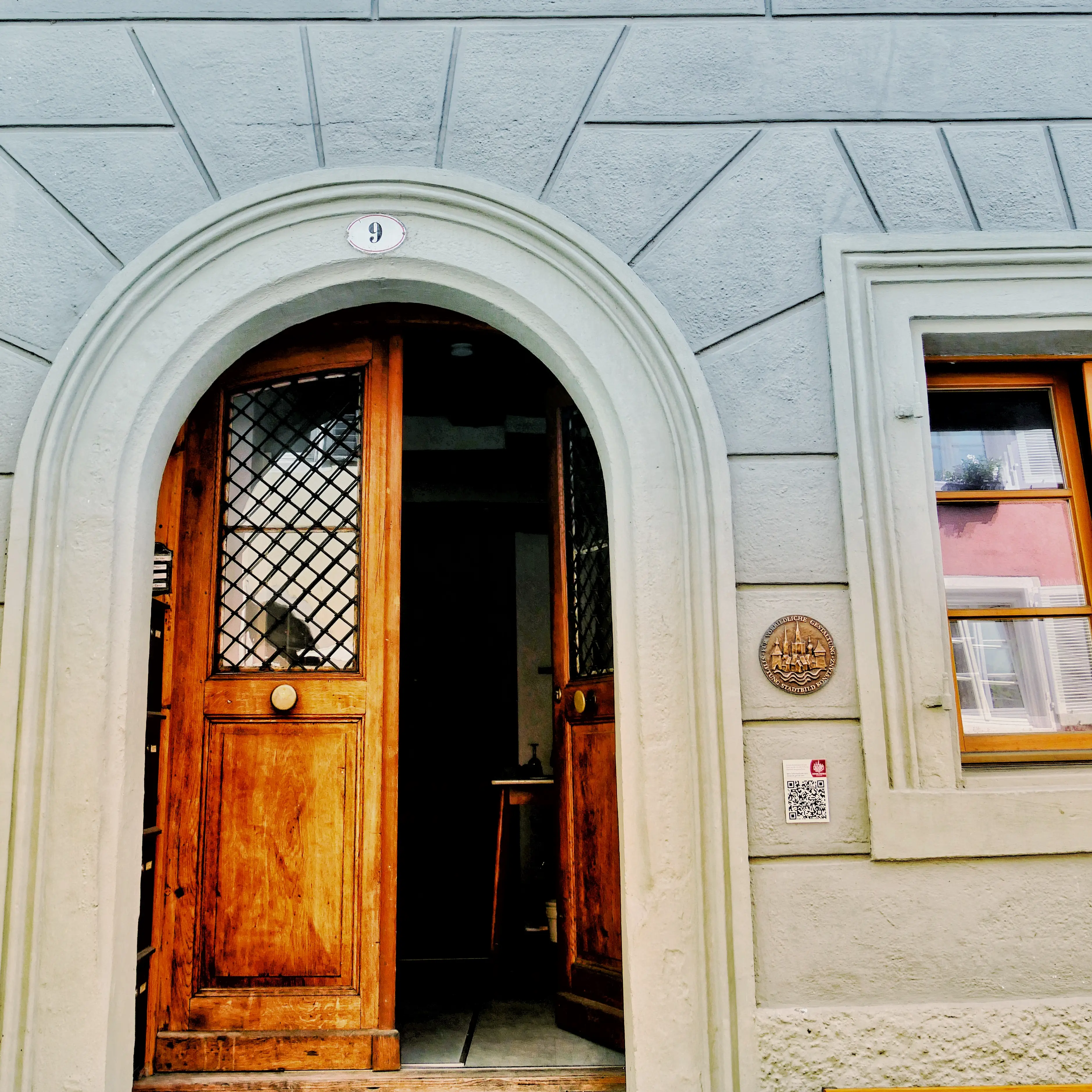 In der Konstanzer Zollernstraße stehen Gebäude die Altes mit Neuem verbinden.